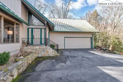 191 Mossy Creek Ln, Sugar Mountain, NC 28604