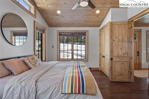 Bedroom - 176 High Hemlock Trl, Blowing Rock, NC 28605 photo 2 of 5