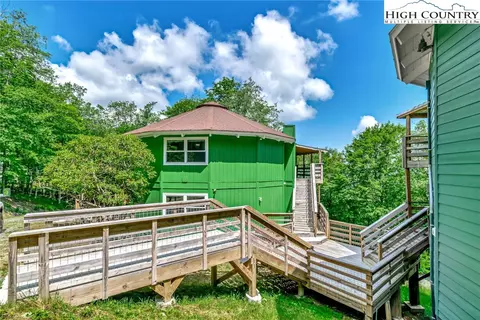104 Hornbeam Rd, Beech Mountain, NC 28604