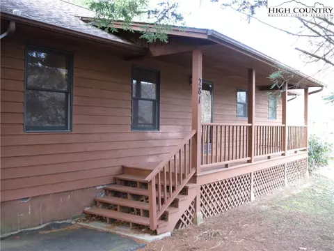 281 Old Turnpike Rd E, Banner Elk, NC 28604