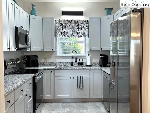 166 Fairway View Pl #B2, Jefferson, NC 28640 photo 3