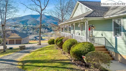 176 E Creekside Trl, Jefferson, NC 28640