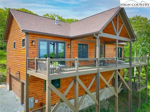 543 Broken Arrow Trl, Boone, NC 28607 photo 2