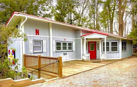 12 Yarrow Loop, Newland, NC 28657