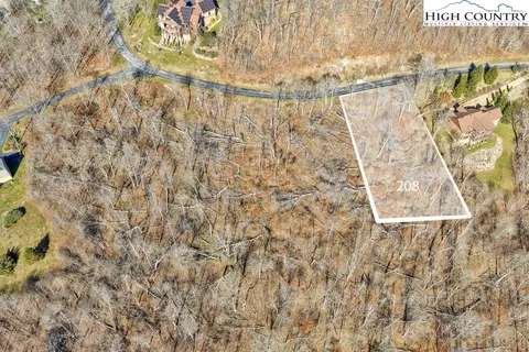 208 Cloud Spring Dr, Sugar Mountain, NC 28604 photo 2
