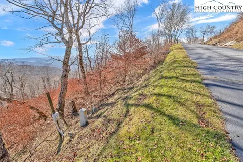 208 Cloud Spring Dr, Sugar Mountain, NC 28604