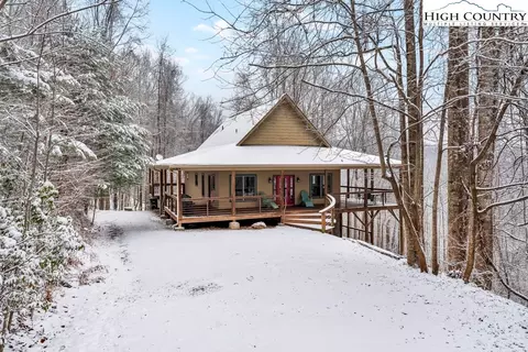 423 Wolf Den Ln, Lenoir, NC 28645