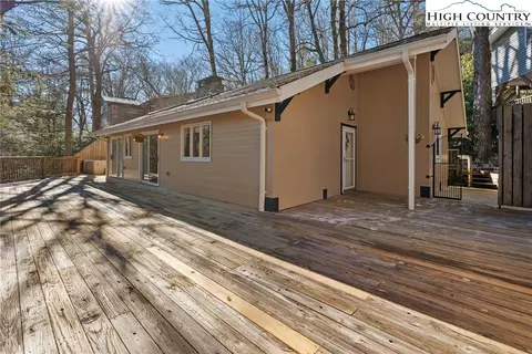 1300 Laurel Ln, Blowing Rock, NC 28605
