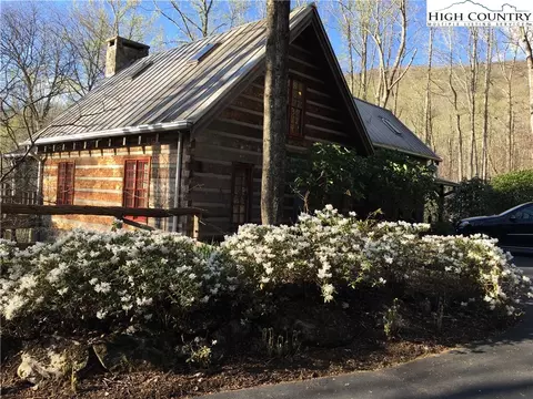 127-129 Rim Rock Gorge, Blowing Rock, NC 28605