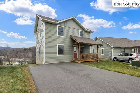 513 Townhomes Pl #27, Boone, NC 28607