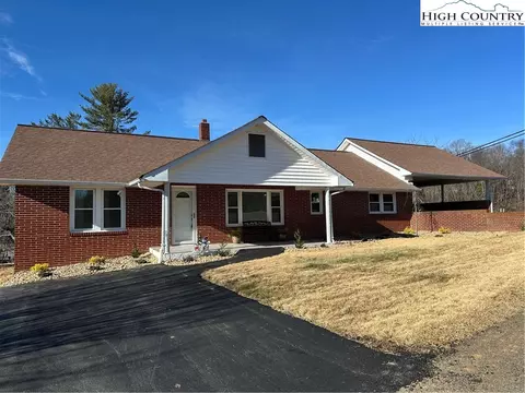 290 Riverview Dr, Sparta, NC 28675