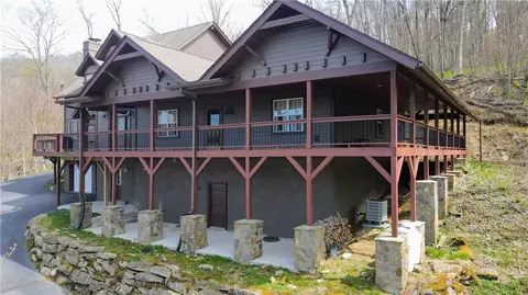 1543 Grouse Moor Dr, Sugar Mountain, NC 28604