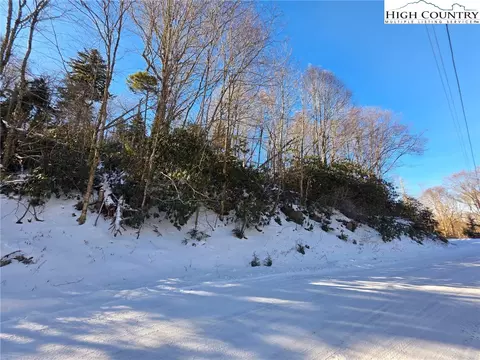 137 Wild Daisy Ln, Beech Mountain, NC 28604