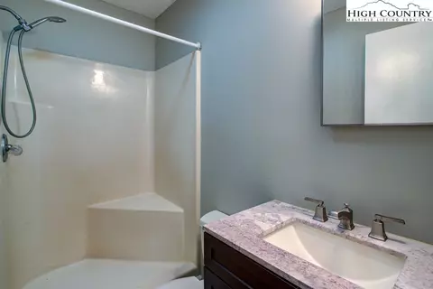Bath - 591 573 Margo Rd, Boone, NC 28607 photo 2 of 2