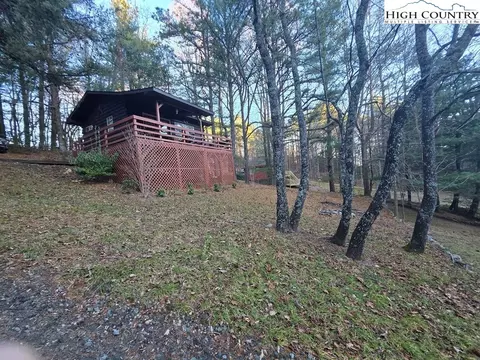 193 Little Grindstone Ln, Millers Creek, NC 28651