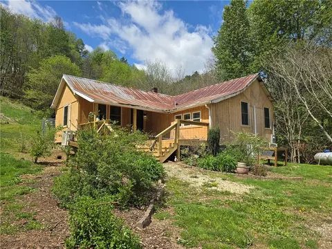 325 Sawyers Rd, Warrensville, NC 28693