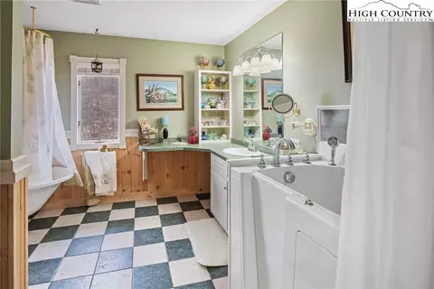Bath - 3289 421 N Hwy, Boone, NC 28607 photo 1 of 5