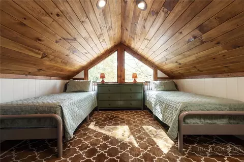 Bedroom - 208 Meadow Loop, Newland, NC 28657 photo 5 of 7