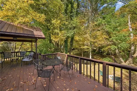 Exterior - 208 Meadow Loop, Newland, NC 28657 photo 3 of 8