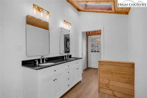 Bath - 208 Meadow Loop, Newland, NC 28657 photo 3 of 5