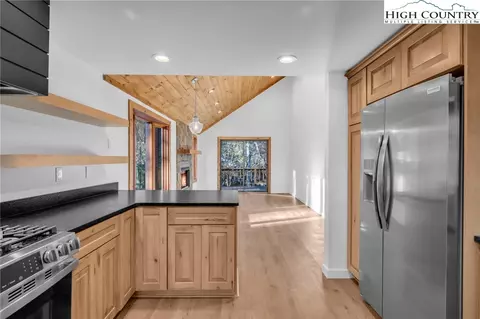Kitchen - 208 Meadow Loop, Newland, NC 28657 photo 2 of 5