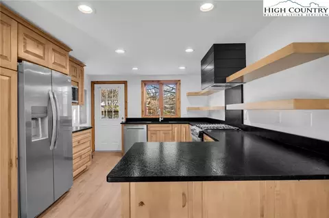 Kitchen - 208 Meadow Loop, Newland, NC 28657 photo 4 of 5