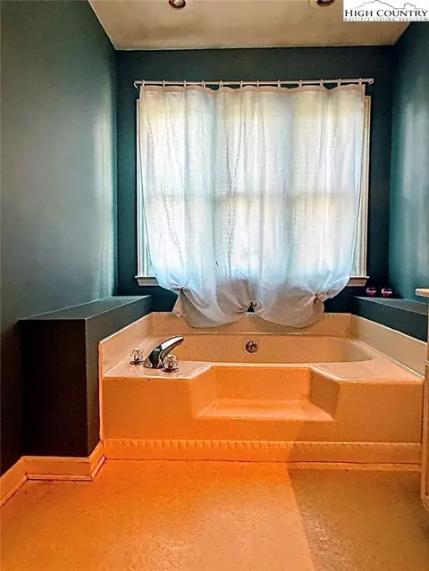 Bath - 651 Rivers Edge Rd, Sparta, NC 28675 photo 6 of 6