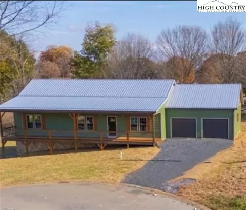 106 Blairfield Ct, North Wilkesboro, NC 28659