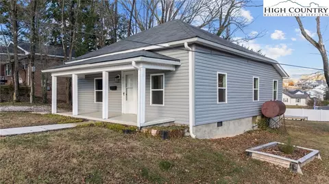 311 E Lebanon St, Mount Airy, NC 27030