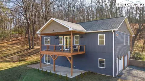 399 Crestview Mountain Dr, Ennice, NC 28623