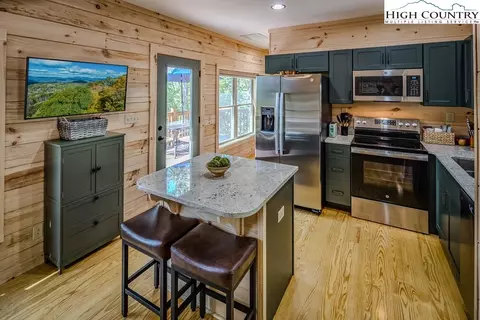 Kitchen - 225 Oak Rd, Beech Mountain, NC 28604 photo 2 of 6