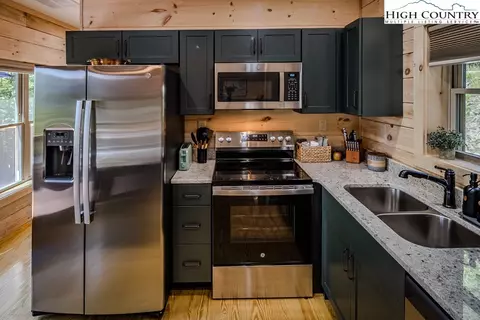 Kitchen - 225 Oak Rd, Beech Mountain, NC 28604 photo 4 of 6