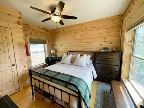 Bedroom - 225 Oak Rd, Beech Mountain, NC 28604 photo 3 of 4