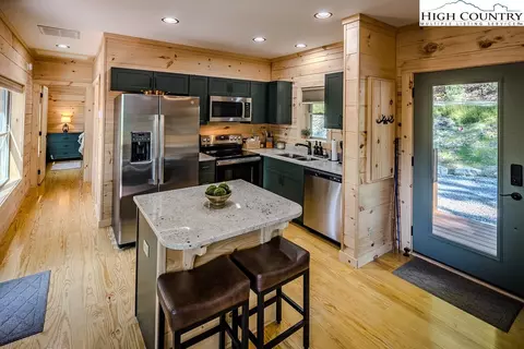 Kitchen - 225 Oak Rd, Beech Mountain, NC 28604 photo 3 of 6