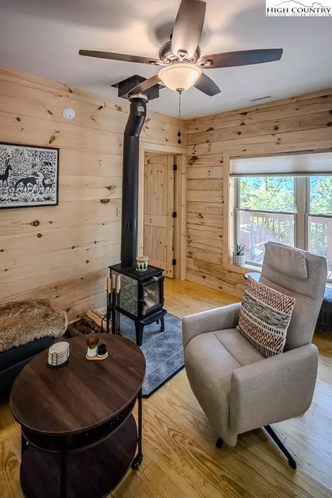 Living - 225 Oak Rd, Beech Mountain, NC 28604 photo 4 of 5