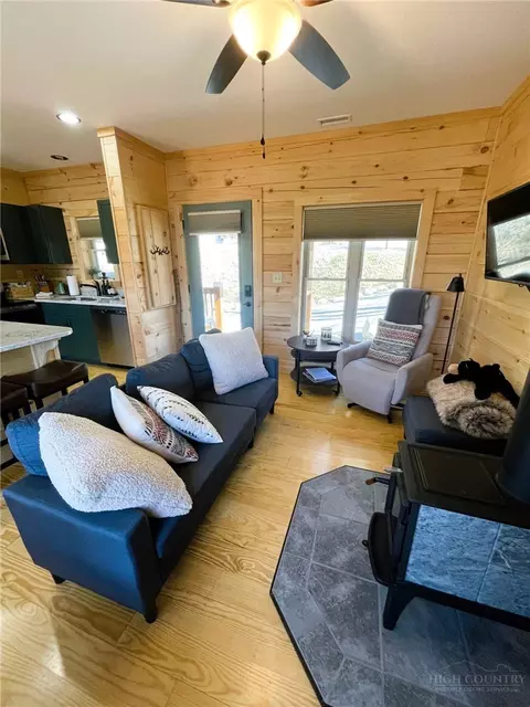 Living - 225 Oak Rd, Beech Mountain, NC 28604 photo 3 of 5