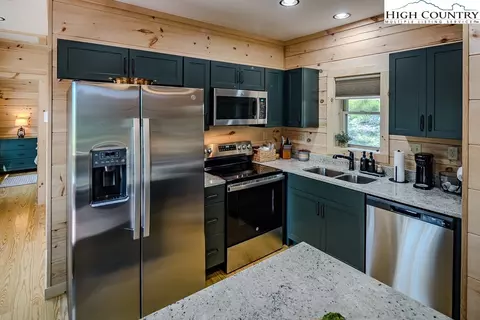 Kitchen - 225 Oak Rd, Beech Mountain, NC 28604 photo 5 of 6