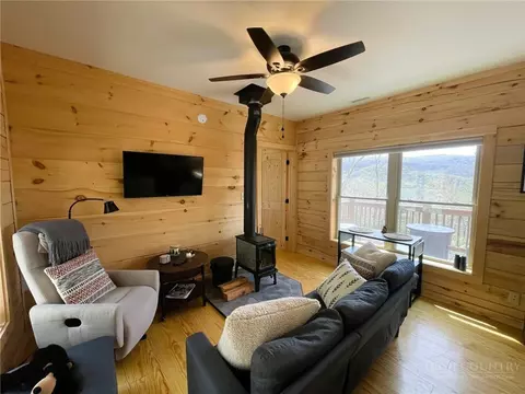 Living - 225 Oak Rd, Beech Mountain, NC 28604 photo 1 of 5
