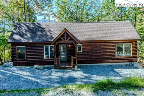 Exterior - 225 Oak Rd, Beech Mountain, NC 28604 photo 10 of 12