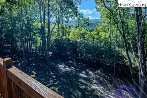 Exterior - 225 Oak Rd, Beech Mountain, NC 28604 photo 6 of 12