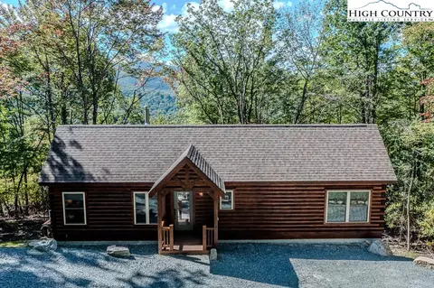 225 Oak Rd, Beech Mountain, NC 28604