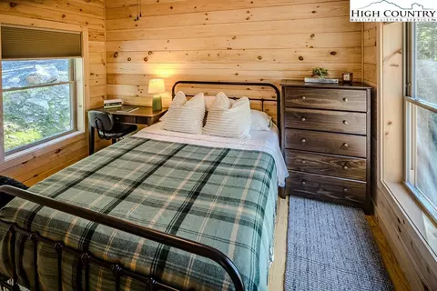 Bedroom - 225 Oak Rd, Beech Mountain, NC 28604 photo 4 of 4