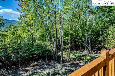 Exterior - 225 Oak Rd, Beech Mountain, NC 28604 photo 4 of 12