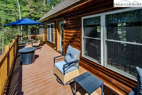 Exterior - 225 Oak Rd, Beech Mountain, NC 28604 photo 5 of 12