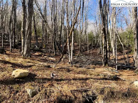 135 Lakeledge Cir, Beech Mountain, NC 28604