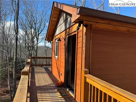 131 Ollie Trl, Boone, NC 28607