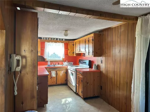 Kitchen - 1620 Little Pine Rd, Ennice, NC 28623 photo 1 of 1