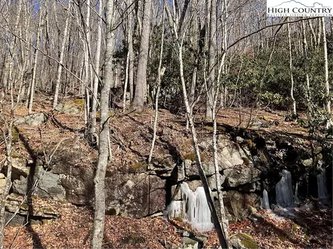 117 Smoketree Rd, Beech Mountain, NC 28604