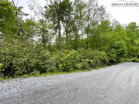 287 Poplar Dr, Beech Mountain, NC 28604