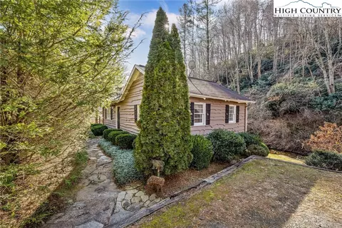 2862 Lower Nettle Knob Rd, West Jefferson, NC 28694